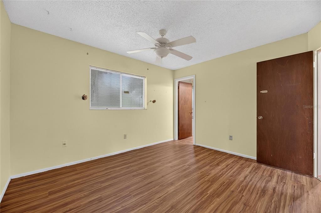 For Sale: $275,000 (3 beds, 2 baths, 1041 Square Feet)