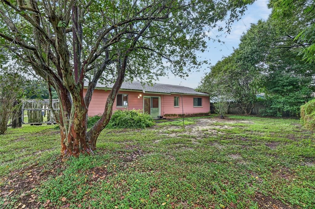 For Sale: $275,000 (3 beds, 2 baths, 1041 Square Feet)