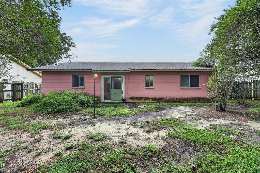 For Sale: $275,000 (3 beds, 2 baths, 1041 Square Feet)