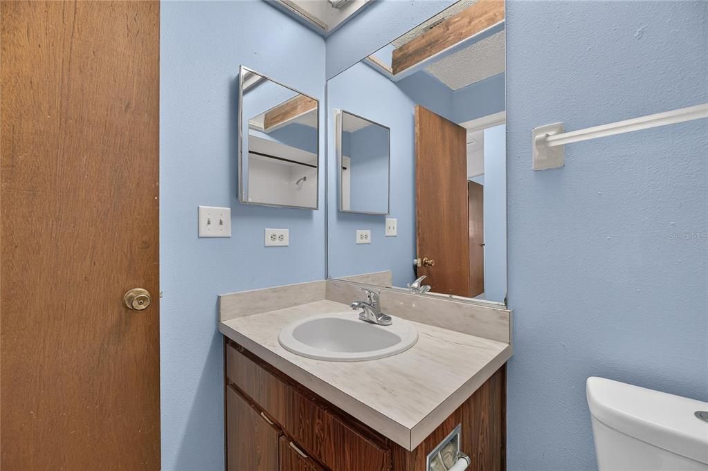 For Sale: $275,000 (3 beds, 2 baths, 1041 Square Feet)