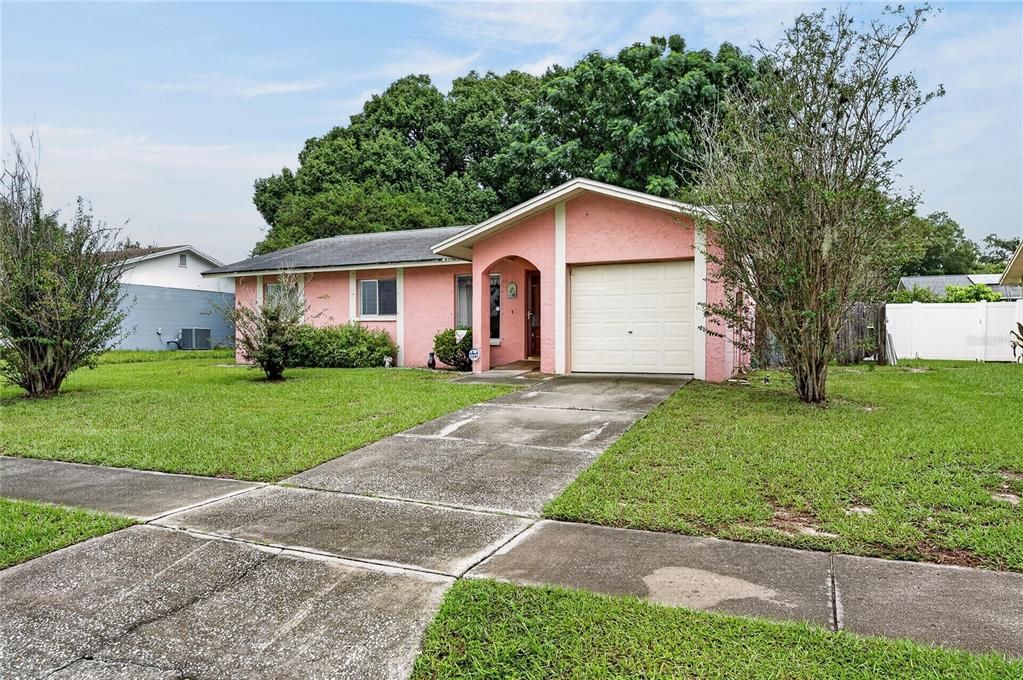 For Sale: $275,000 (3 beds, 2 baths, 1041 Square Feet)