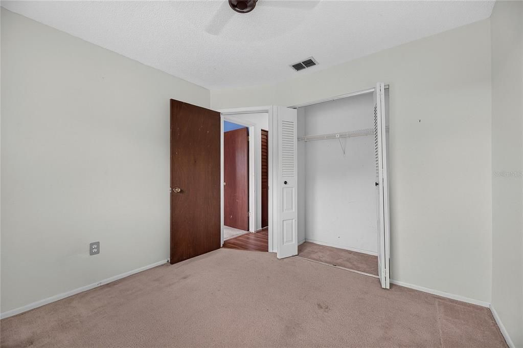 For Sale: $275,000 (3 beds, 2 baths, 1041 Square Feet)