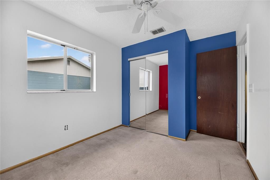 For Sale: $275,000 (3 beds, 2 baths, 1041 Square Feet)