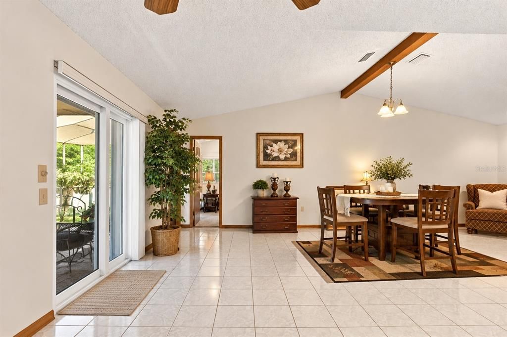 En Venta: $379,900 (3 camas, 2 baños, 1902 Pies cuadrados)