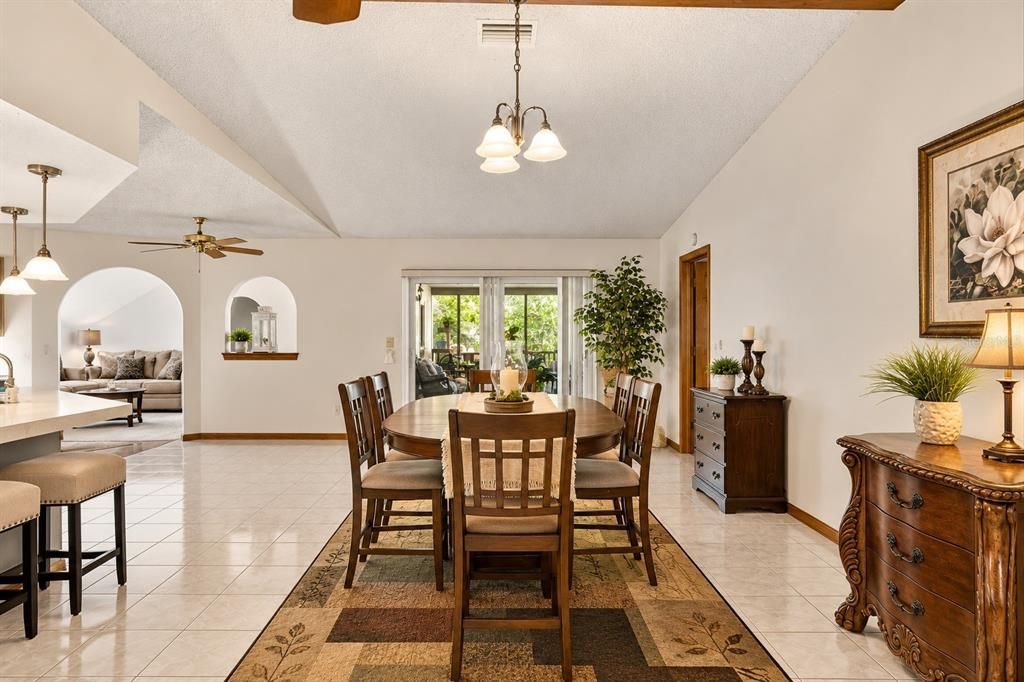 En Venta: $379,900 (3 camas, 2 baños, 1902 Pies cuadrados)