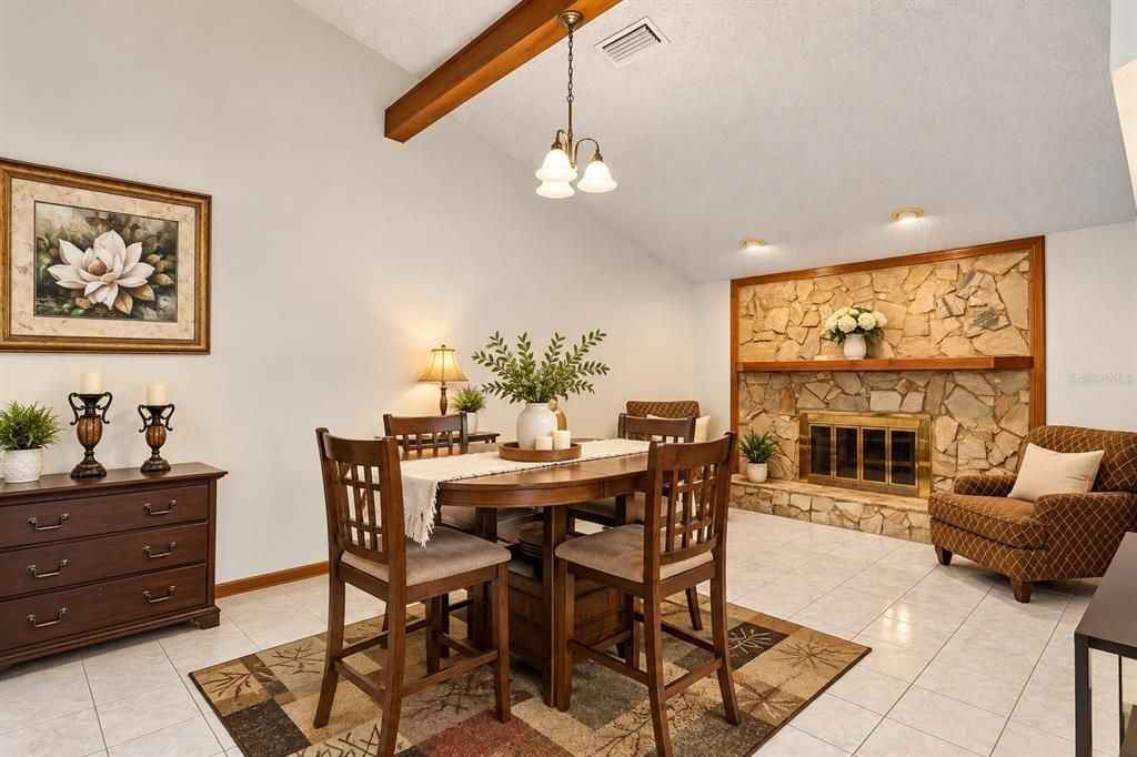 En Venta: $379,900 (3 camas, 2 baños, 1902 Pies cuadrados)