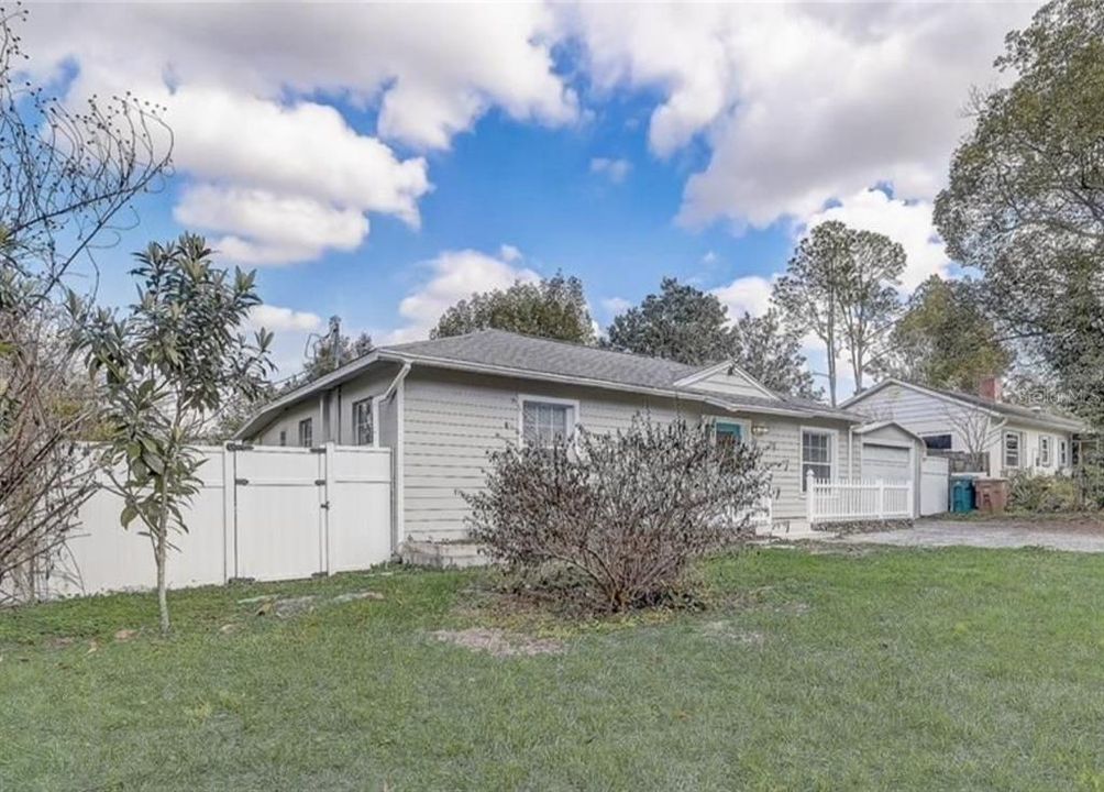 For Sale: $239,900 (2 beds, 2 baths, 1345 Square Feet)