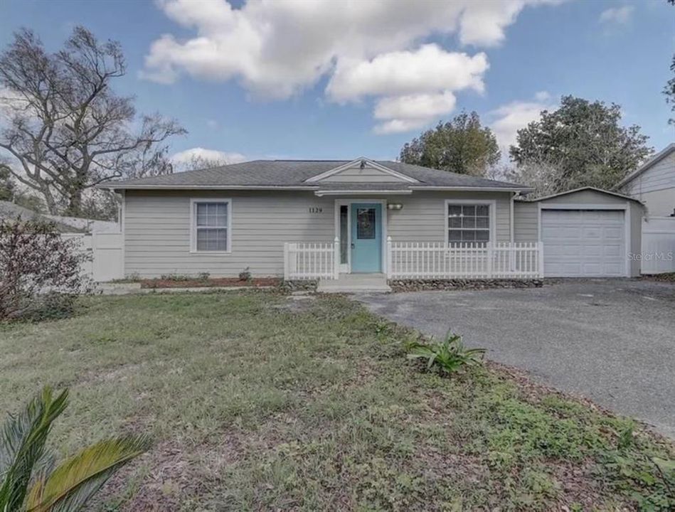 For Sale: $239,900 (2 beds, 2 baths, 1345 Square Feet)