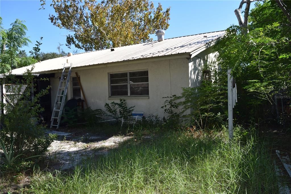 For Sale: $350,000 (3 beds, 2 baths, 1280 Square Feet)