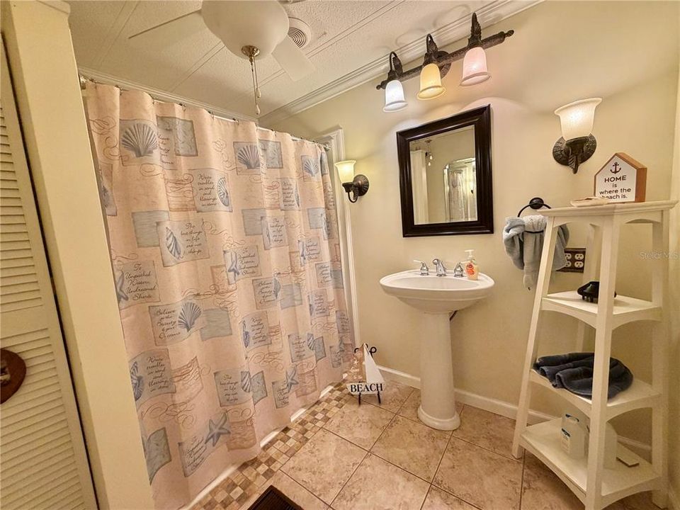 En Venta: $139,900 (2 camas, 2 baños, 1370 Pies cuadrados)
