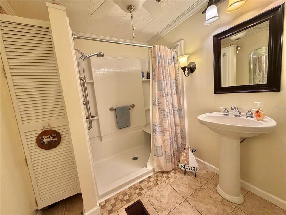 En Venta: $139,900 (2 camas, 2 baños, 1370 Pies cuadrados)