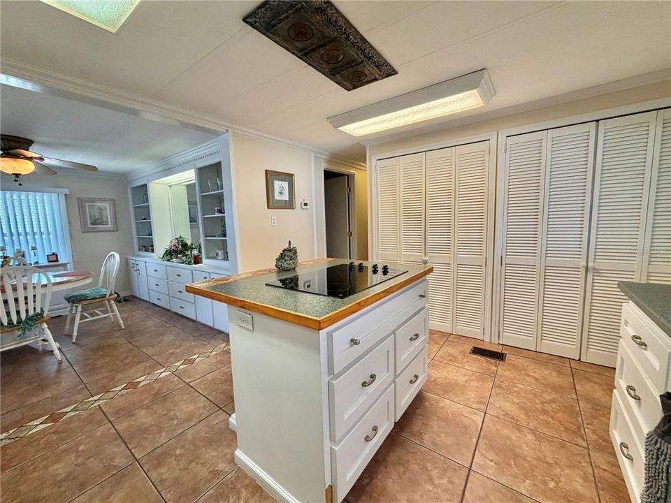 En Venta: $139,900 (2 camas, 2 baños, 1370 Pies cuadrados)