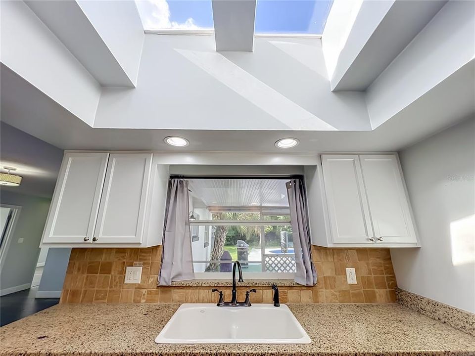 For Sale: $405,000 (4 beds, 2 baths, 1530 Square Feet)