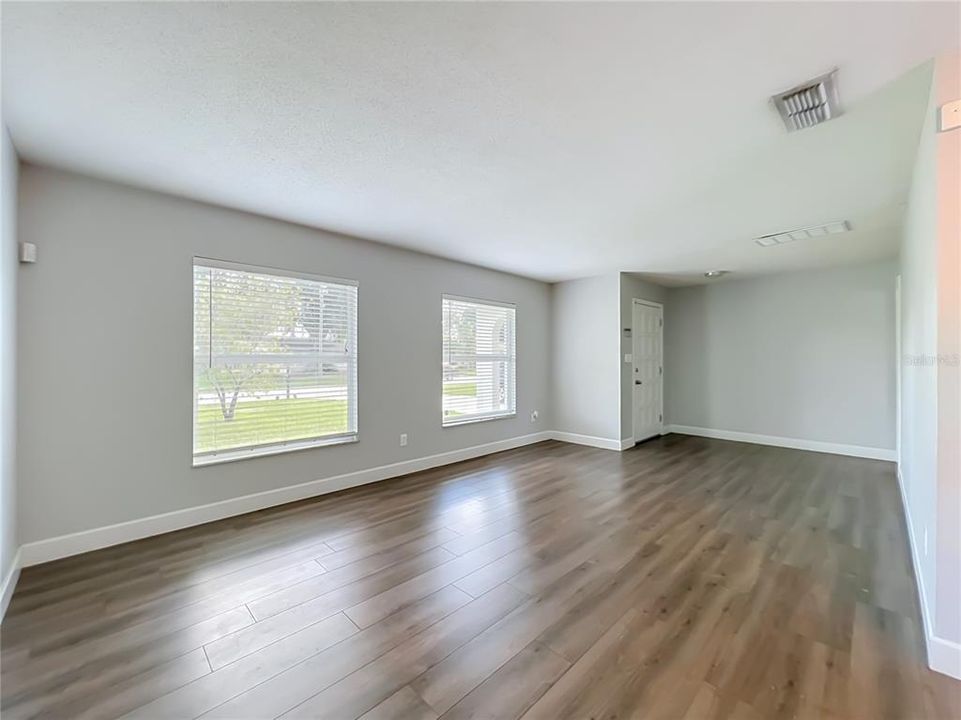 For Sale: $405,000 (4 beds, 2 baths, 1530 Square Feet)