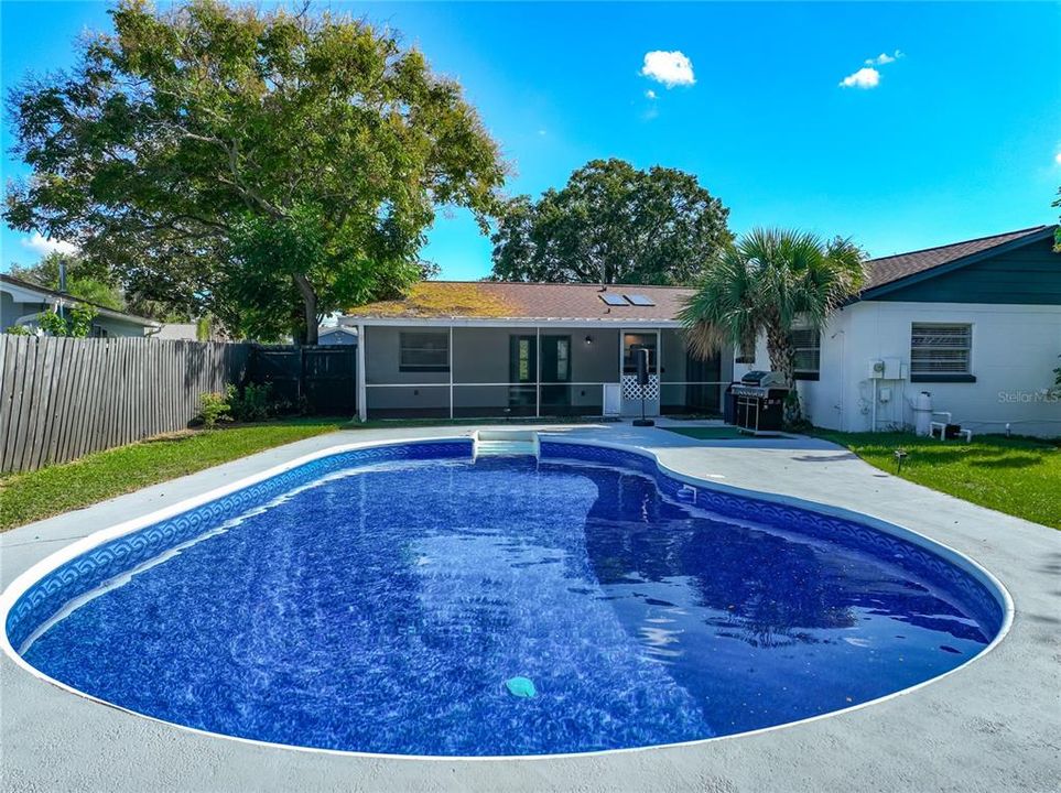 For Sale: $405,000 (4 beds, 2 baths, 1530 Square Feet)