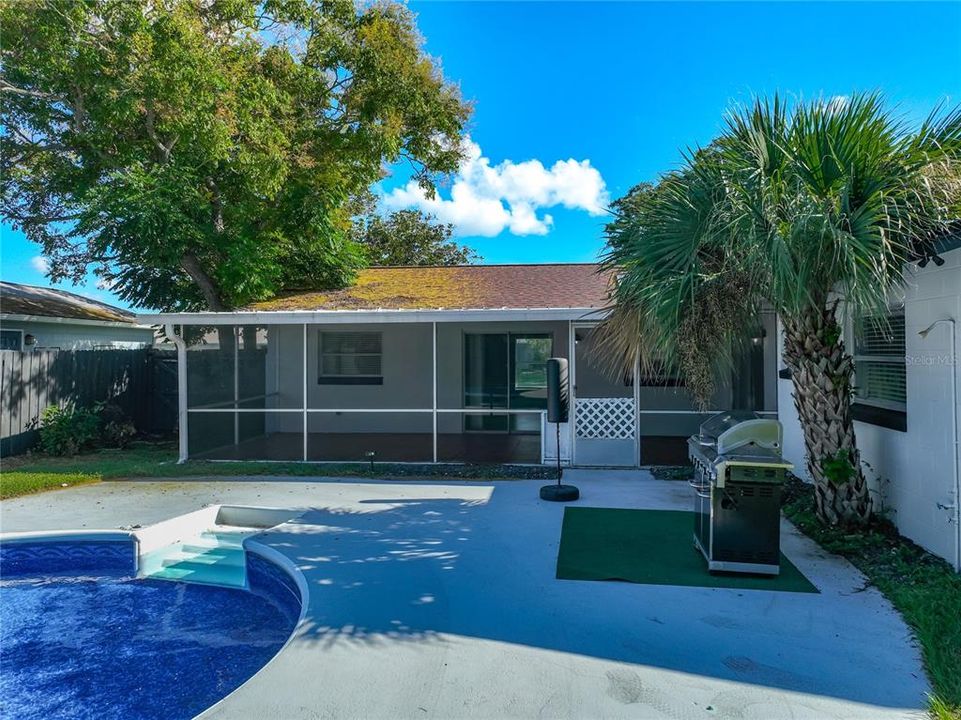 For Sale: $405,000 (4 beds, 2 baths, 1530 Square Feet)