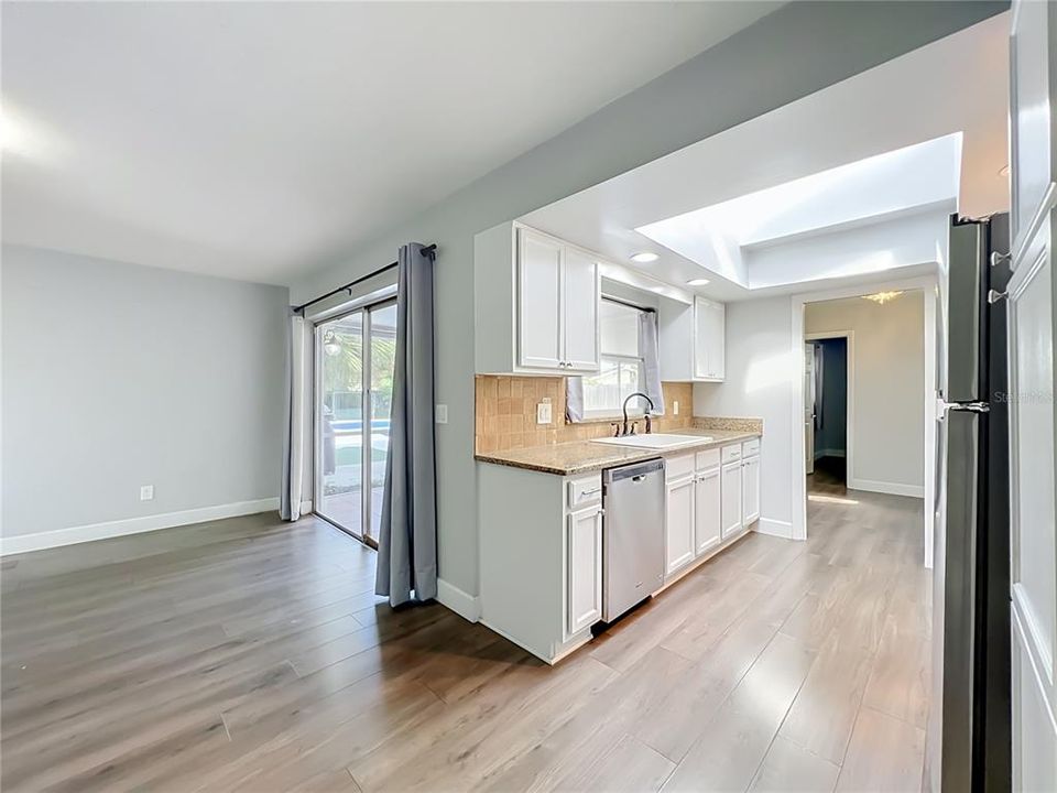 For Sale: $405,000 (4 beds, 2 baths, 1530 Square Feet)