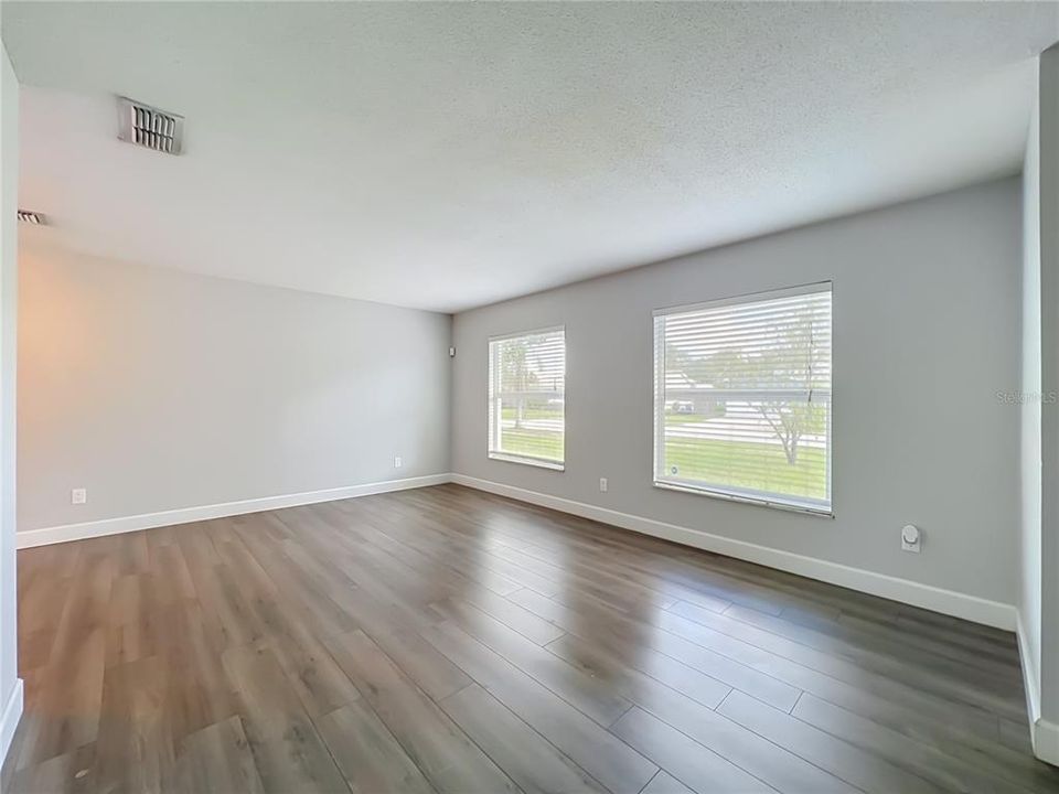 For Sale: $405,000 (4 beds, 2 baths, 1530 Square Feet)