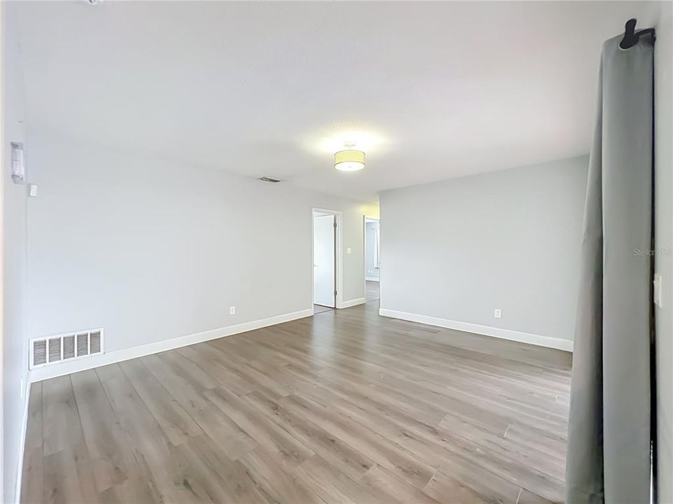 For Sale: $405,000 (4 beds, 2 baths, 1530 Square Feet)