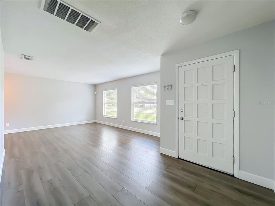For Sale: $405,000 (4 beds, 2 baths, 1530 Square Feet)