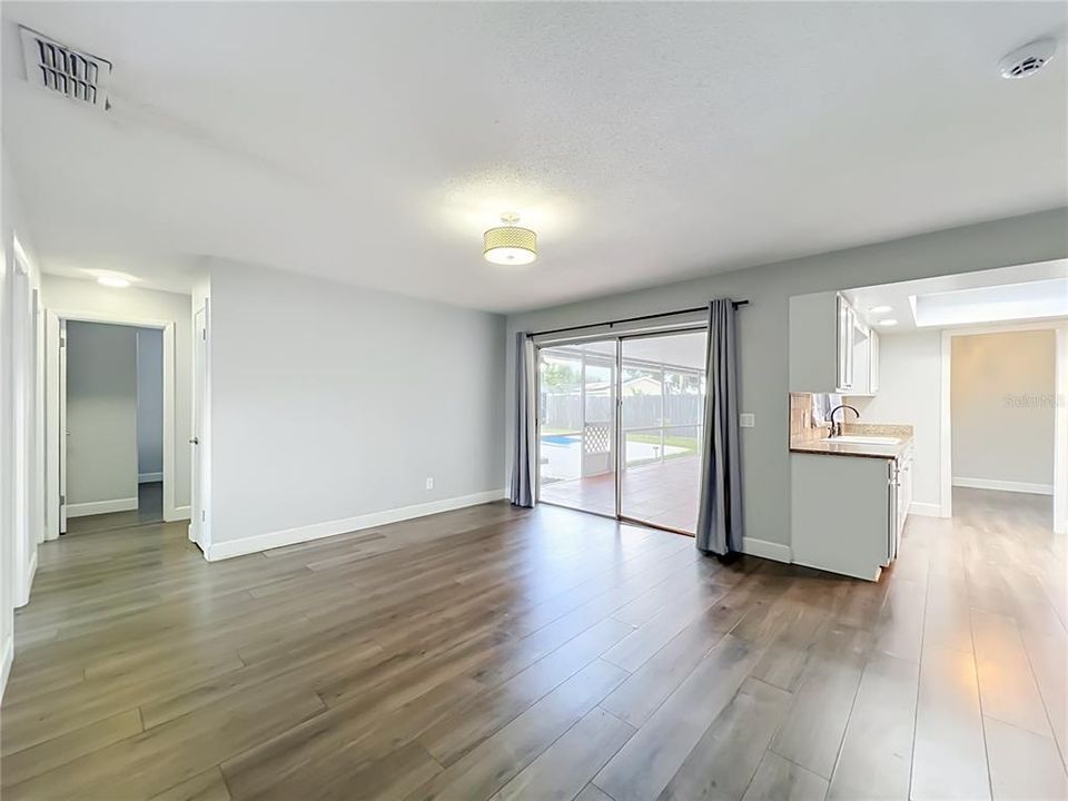 For Sale: $405,000 (4 beds, 2 baths, 1530 Square Feet)