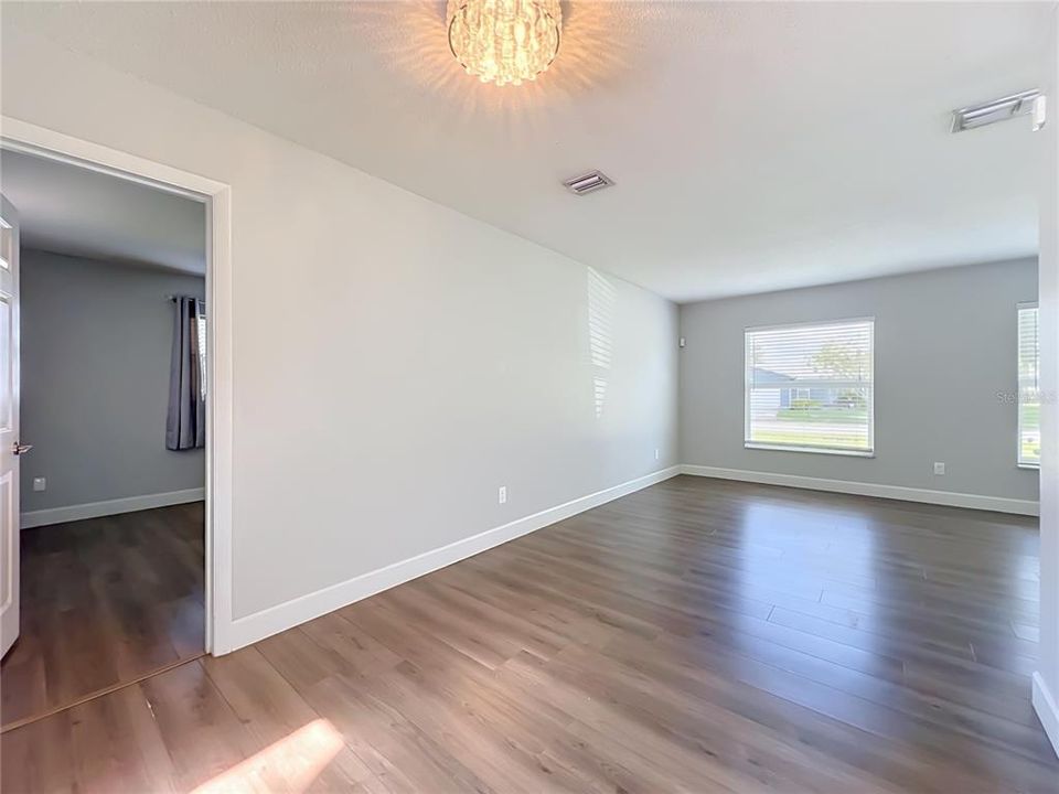 For Sale: $405,000 (4 beds, 2 baths, 1530 Square Feet)