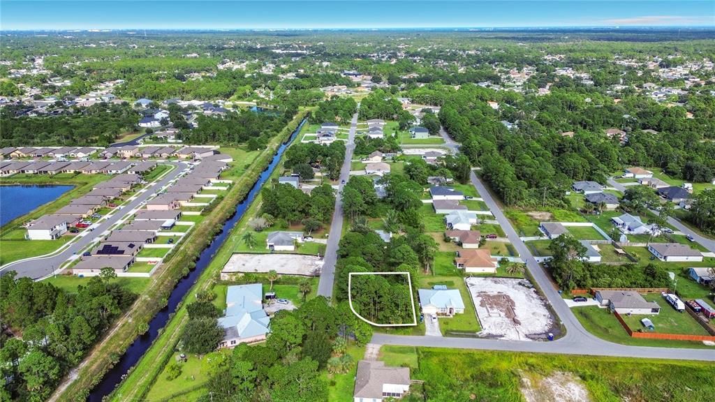 На продажу: $49,900 (0.21 acres)