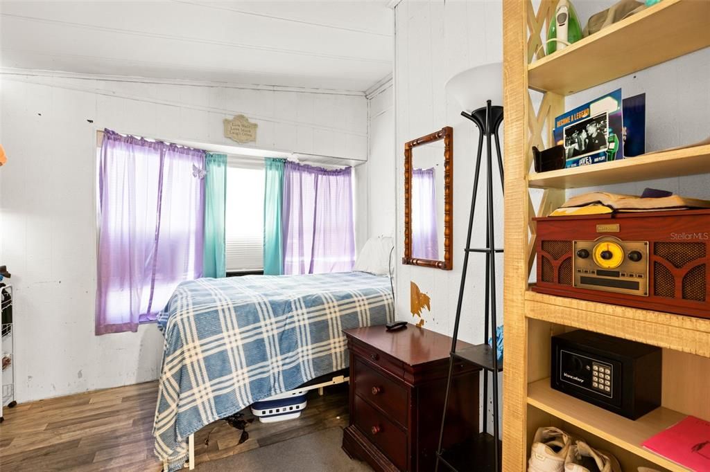 For Sale: $225,000 (4 beds, 2 baths, 1272 Square Feet)
