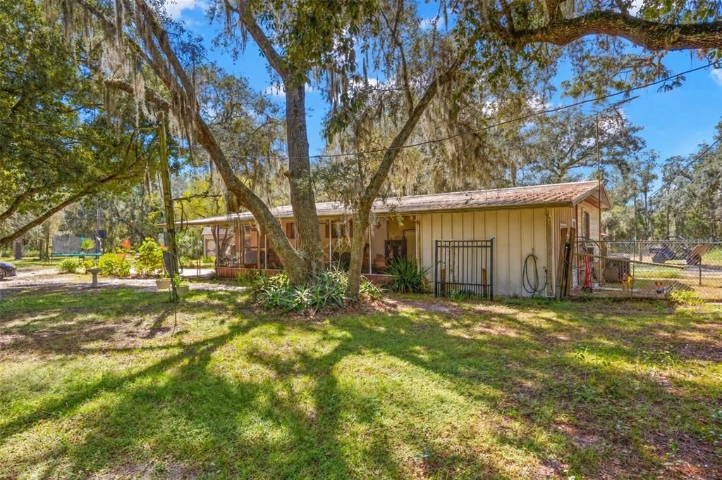 For Sale: $225,000 (4 beds, 2 baths, 1272 Square Feet)