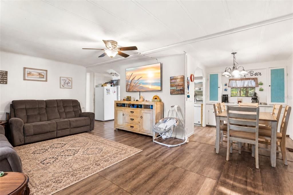 For Sale: $225,000 (4 beds, 2 baths, 1272 Square Feet)