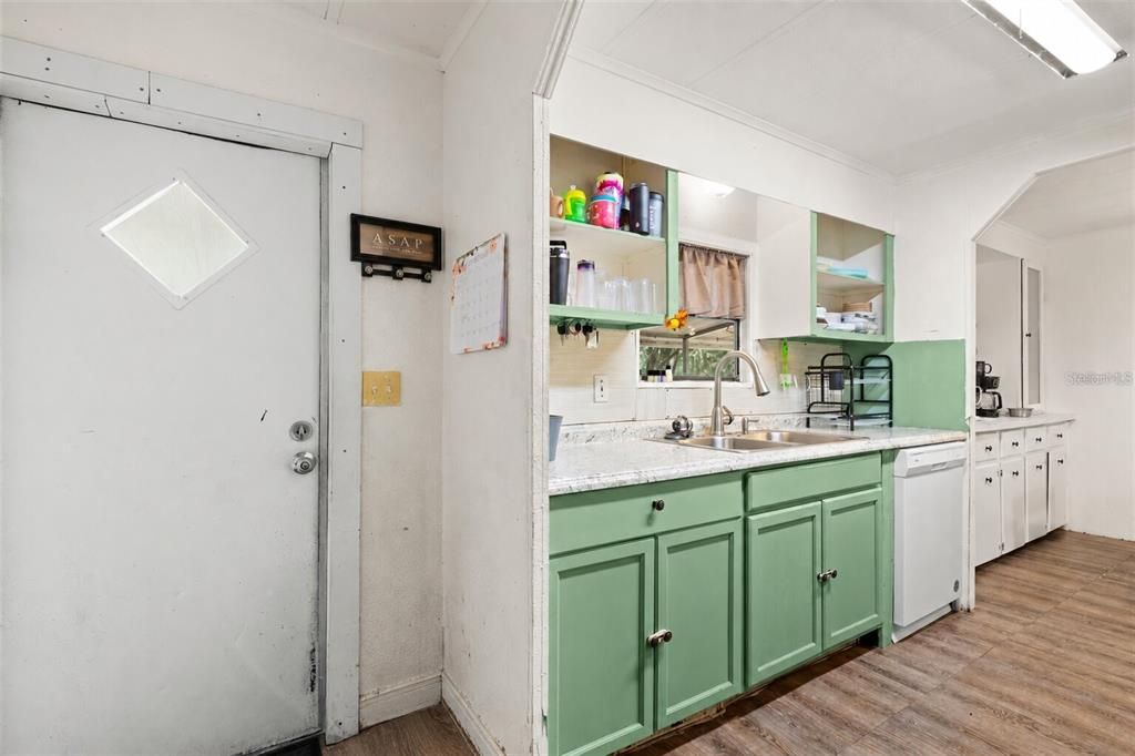 For Sale: $225,000 (4 beds, 2 baths, 1272 Square Feet)