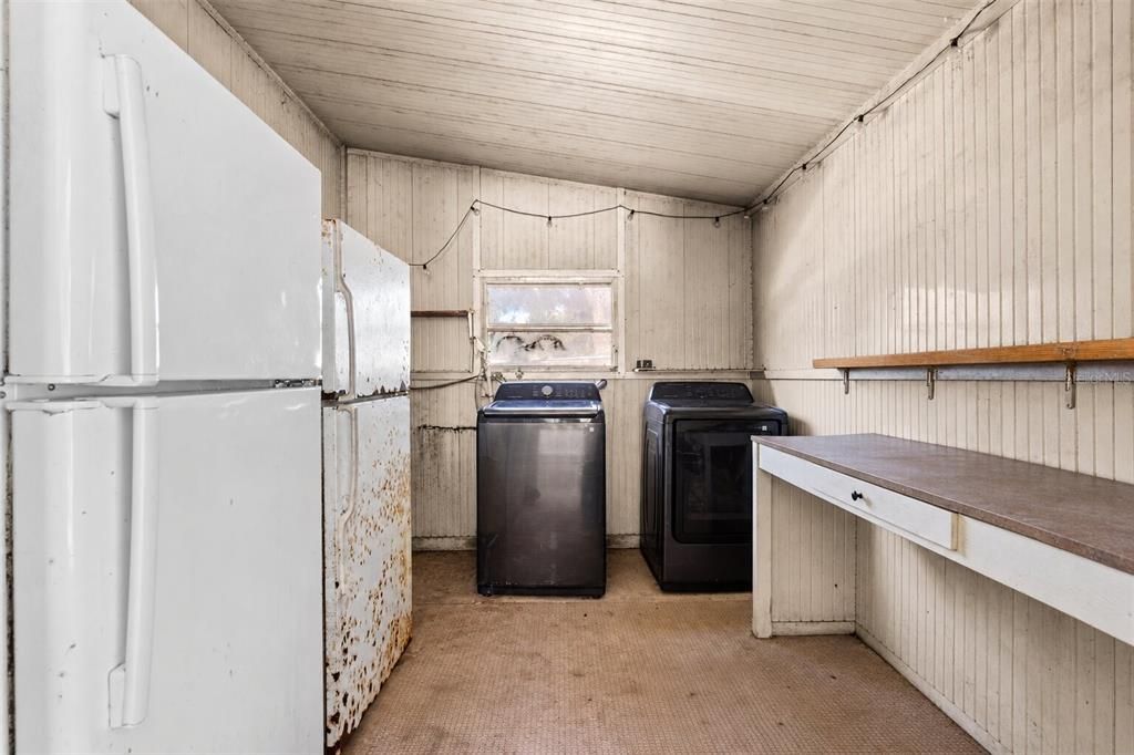 For Sale: $225,000 (4 beds, 2 baths, 1272 Square Feet)