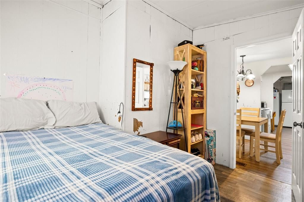 For Sale: $225,000 (4 beds, 2 baths, 1272 Square Feet)