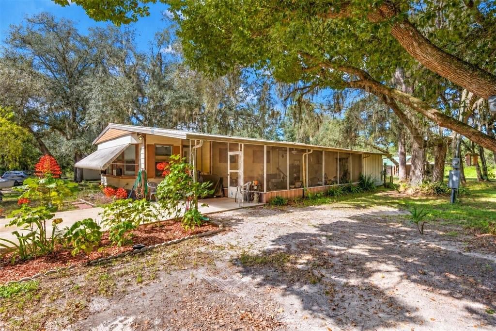 For Sale: $225,000 (4 beds, 2 baths, 1272 Square Feet)