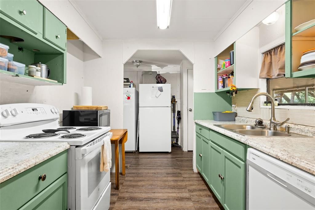 For Sale: $225,000 (4 beds, 2 baths, 1272 Square Feet)