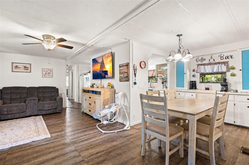 For Sale: $225,000 (4 beds, 2 baths, 1272 Square Feet)