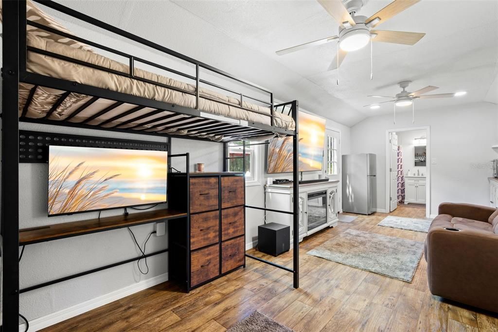 For Sale: $225,000 (4 beds, 2 baths, 1272 Square Feet)