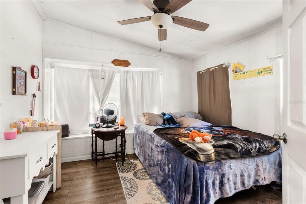 For Sale: $225,000 (4 beds, 2 baths, 1272 Square Feet)