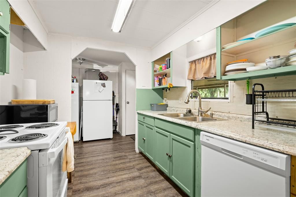 For Sale: $225,000 (4 beds, 2 baths, 1272 Square Feet)