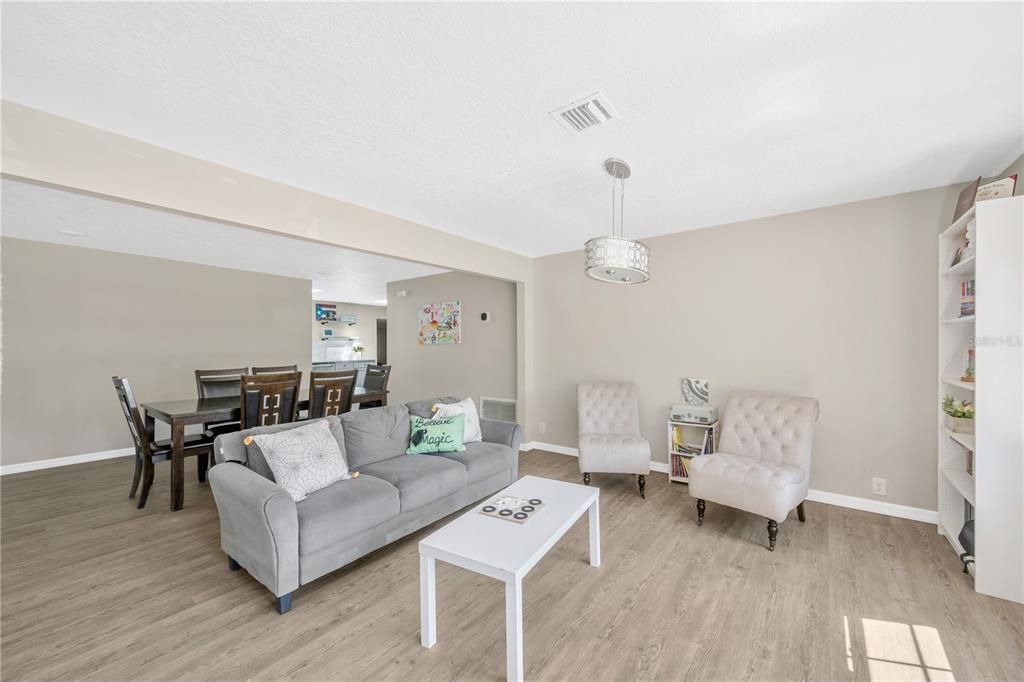 На продажу: $449,999 (3 спален, 2 ванн, 2047 Квадратных фут)