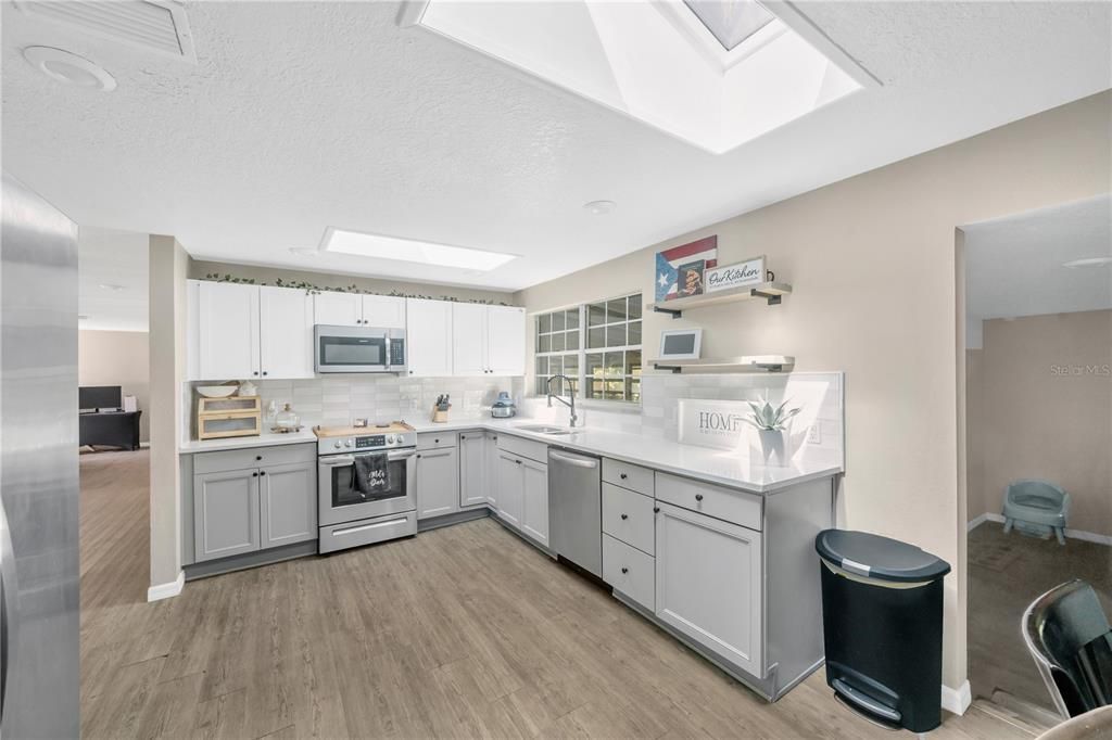 На продажу: $449,999 (3 спален, 2 ванн, 2047 Квадратных фут)