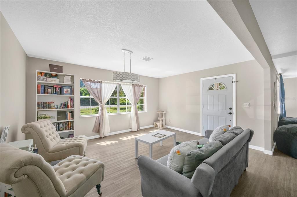 На продажу: $449,999 (3 спален, 2 ванн, 2047 Квадратных фут)