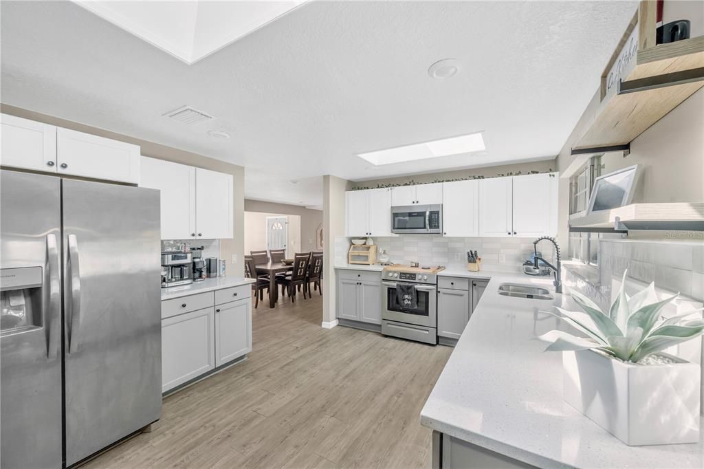 На продажу: $449,999 (3 спален, 2 ванн, 2047 Квадратных фут)