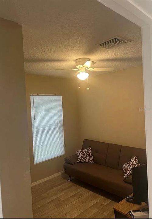 В аренду: $1,250 (2 спален, 1 ванн, 300 Квадратных фут)