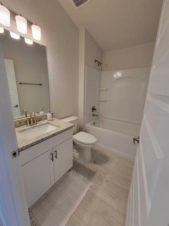 На продажу: $299,450 (4 спален, 2 ванн, 1820 Квадратных фут)