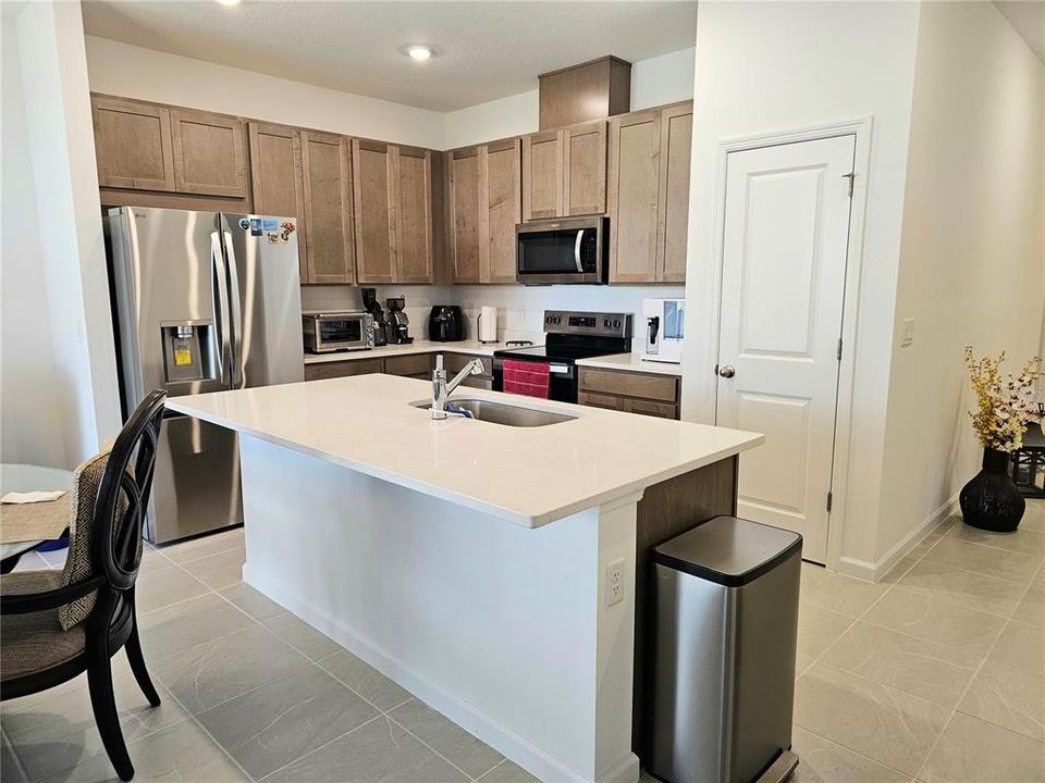 For Rent: $2,500 (4 beds, 2 baths, 1627 Square Feet)