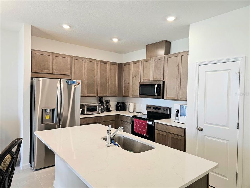 For Rent: $2,500 (4 beds, 2 baths, 1627 Square Feet)
