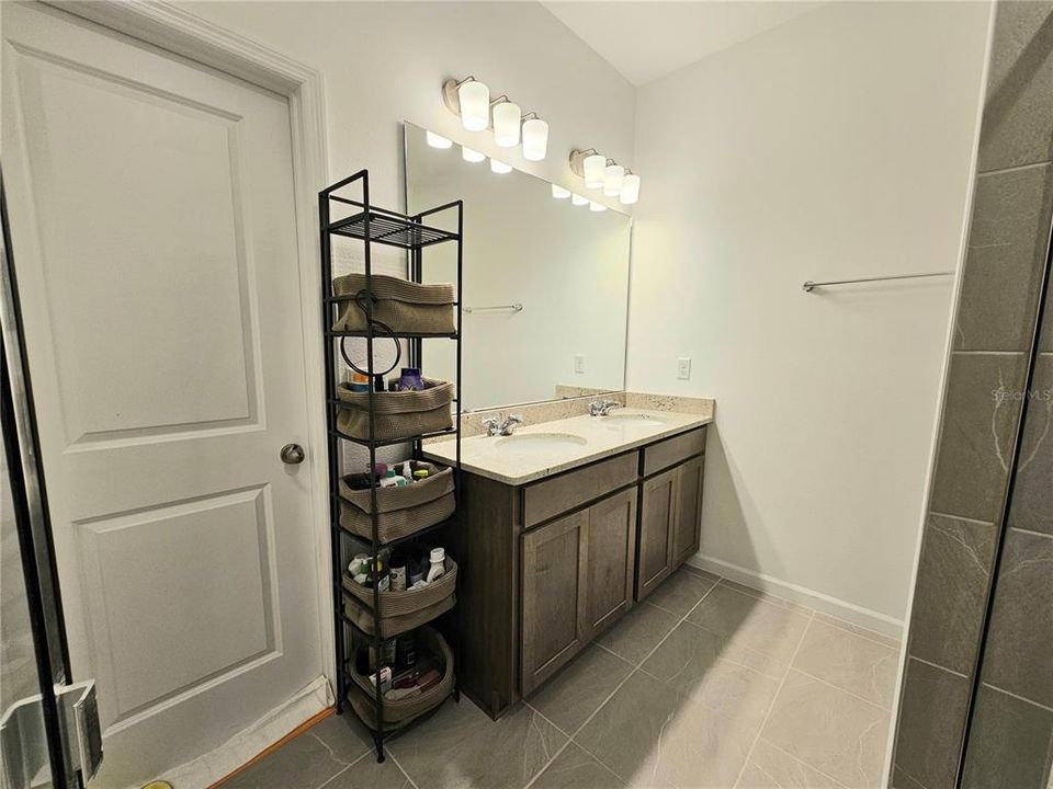 For Rent: $2,500 (4 beds, 2 baths, 1627 Square Feet)