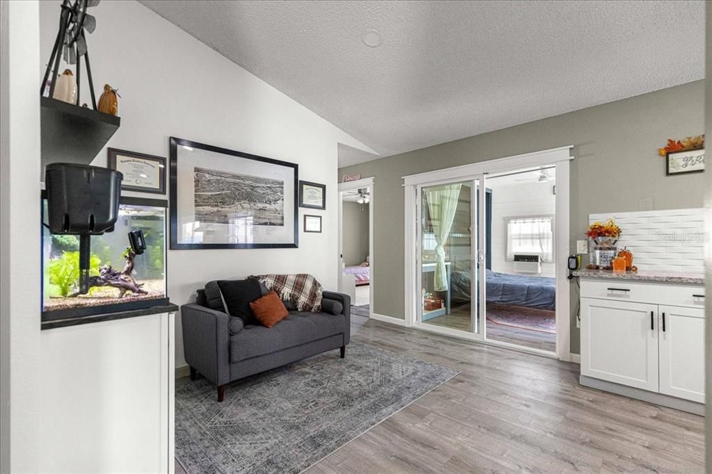 For Sale: $285,000 (3 beds, 2 baths, 1471 Square Feet)