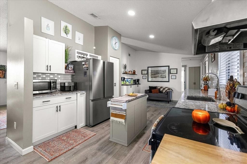 For Sale: $285,000 (3 beds, 2 baths, 1471 Square Feet)